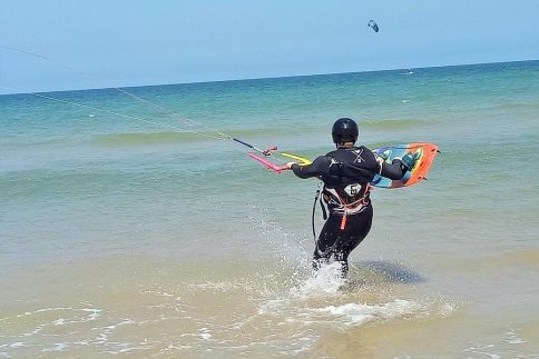 Complete kitesurfing equipment rental 6H = 1 day